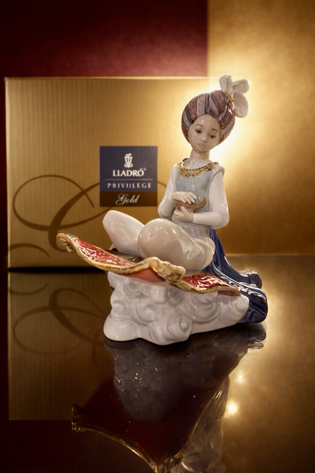 MIB! Lladro PRIVILEGE GOLD COLLECTION Aladdin #8532 Mint w/BOX.