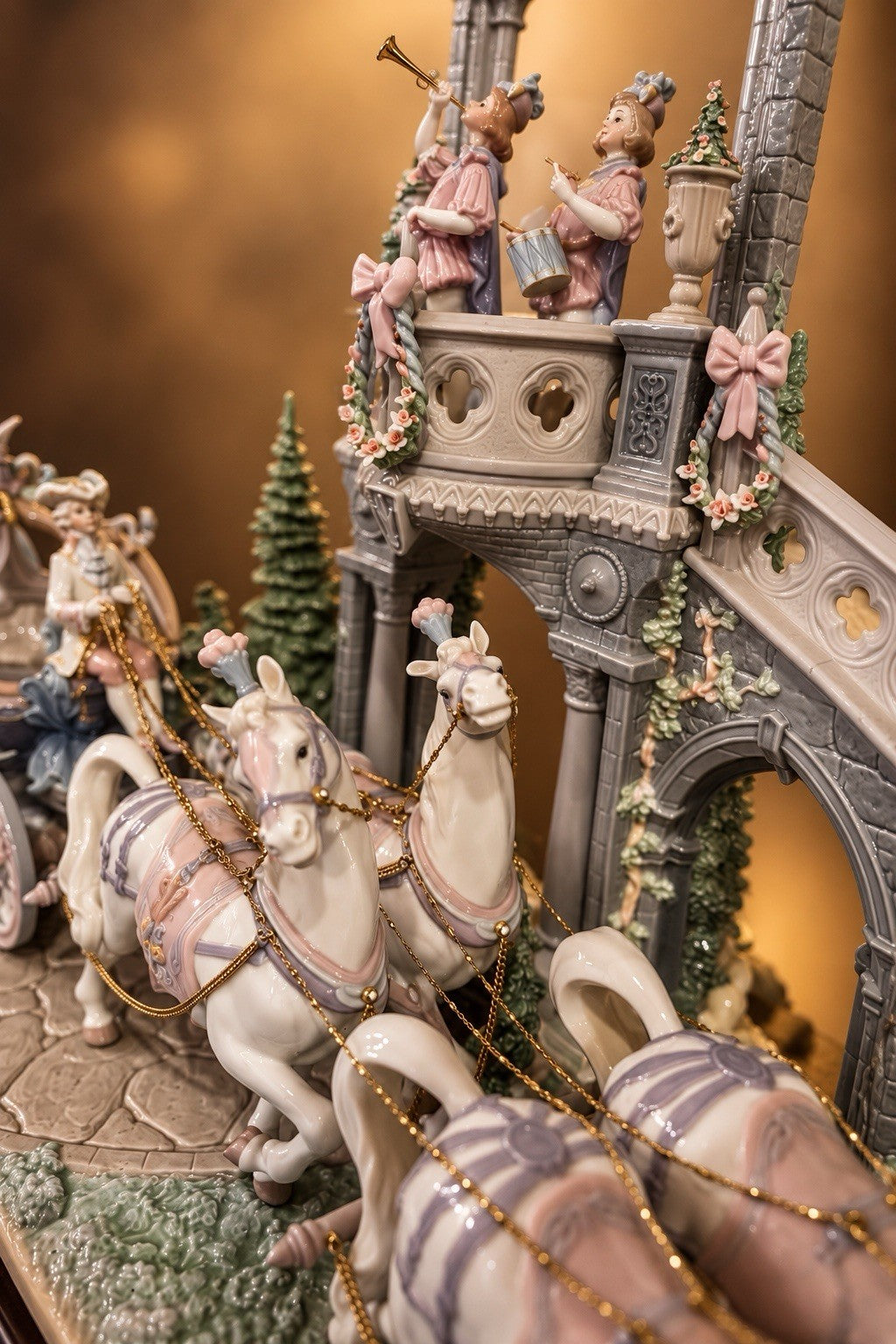 Lladró Cinderella’s Arrival #01001785 | Limited Edition | Porcelain Sculpture
