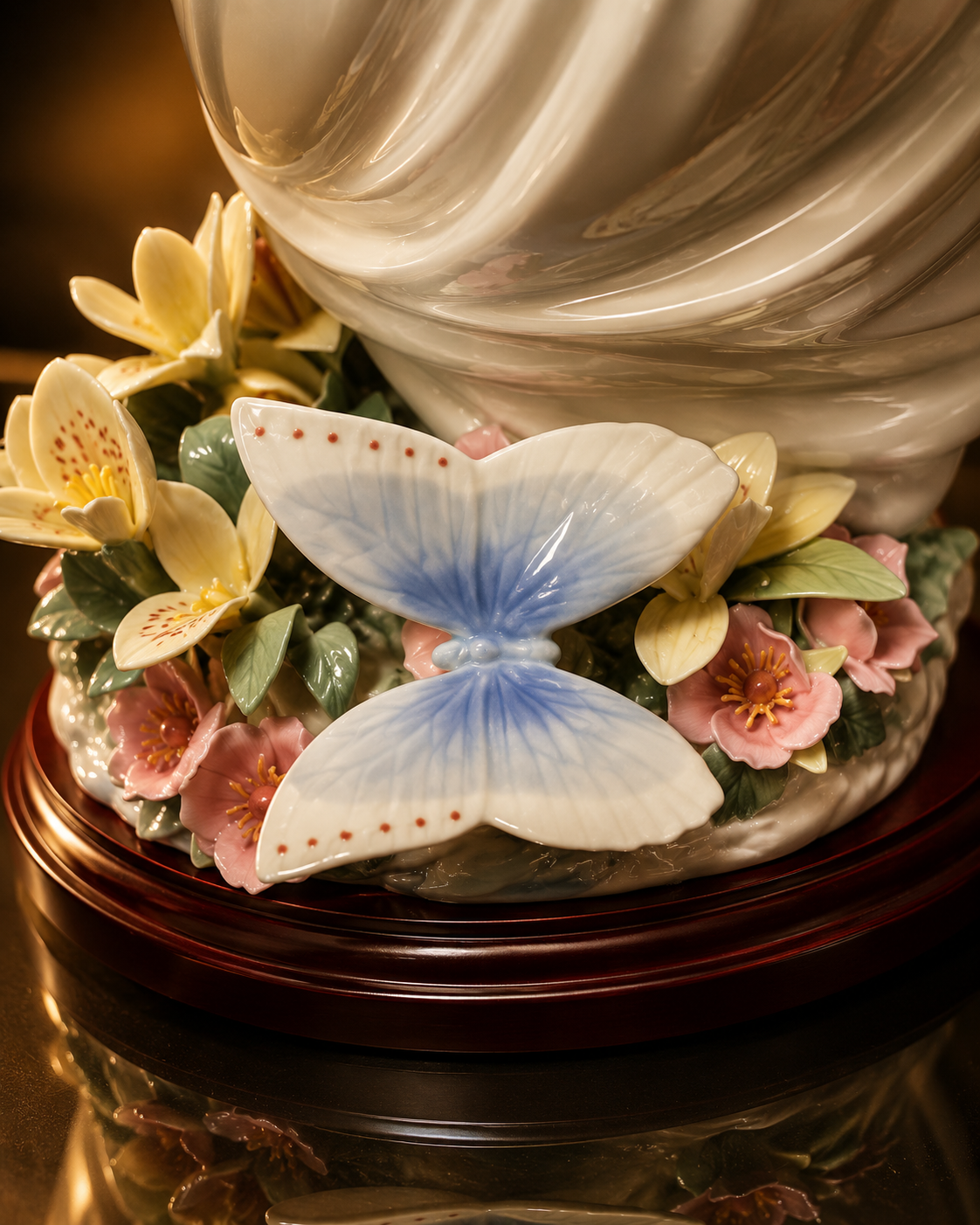 Lladró Fairy of the Butterflies #01001850 | Limited Edition | Retired 2000