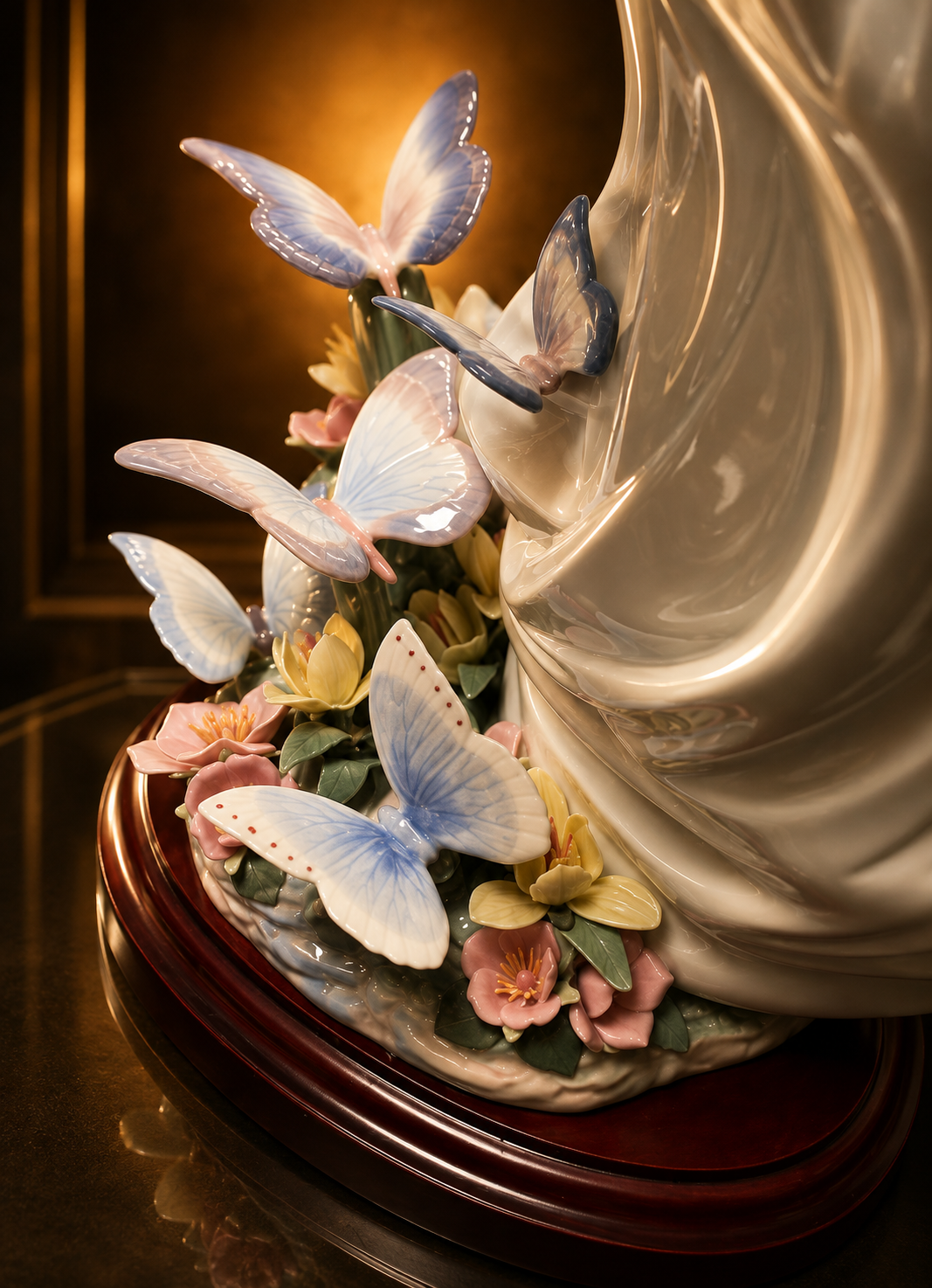 Lladró Fairy of the Butterflies #01001850 | Limited Edition | Retired 2000