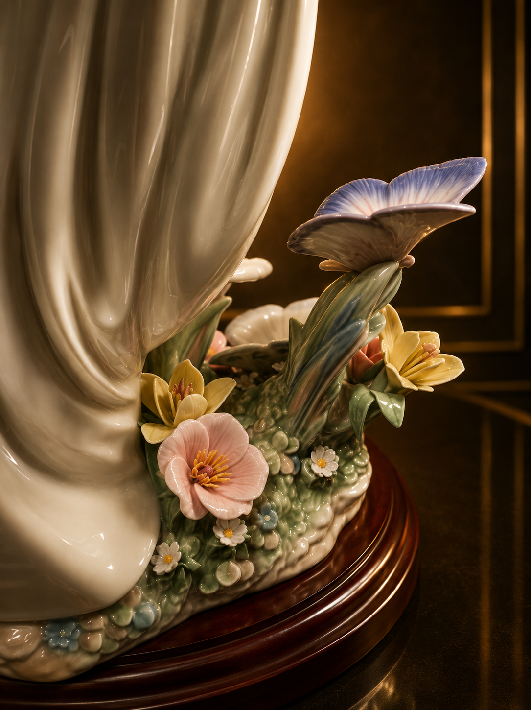 Lladró Fairy of the Butterflies #01001850 | Limited Edition | Retired 2000