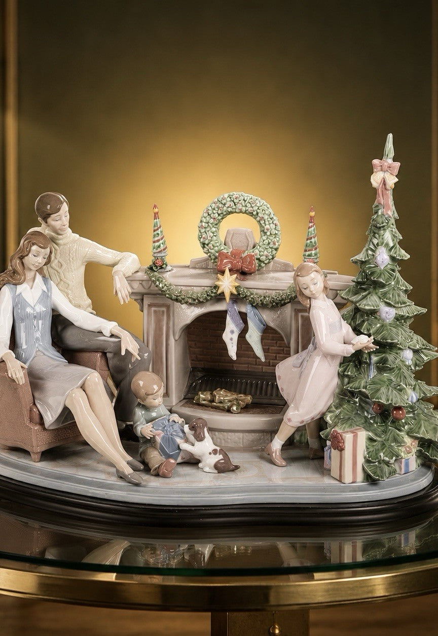 Lladró A Family Christmas #01008260 | Retired 2015 | Mint in Box