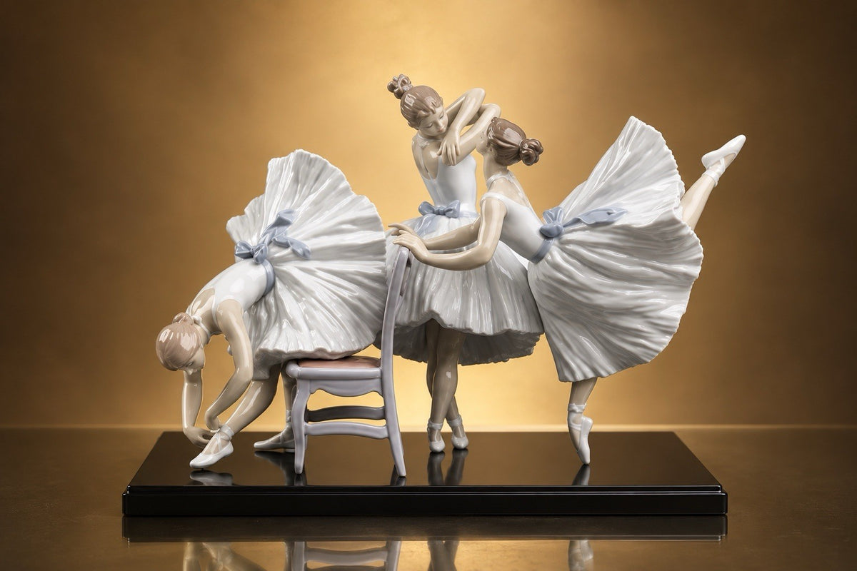 LLADRO Backstage Ballet #01008476 Ltd Edition 2500 Ballerinas Sculpture w/Base