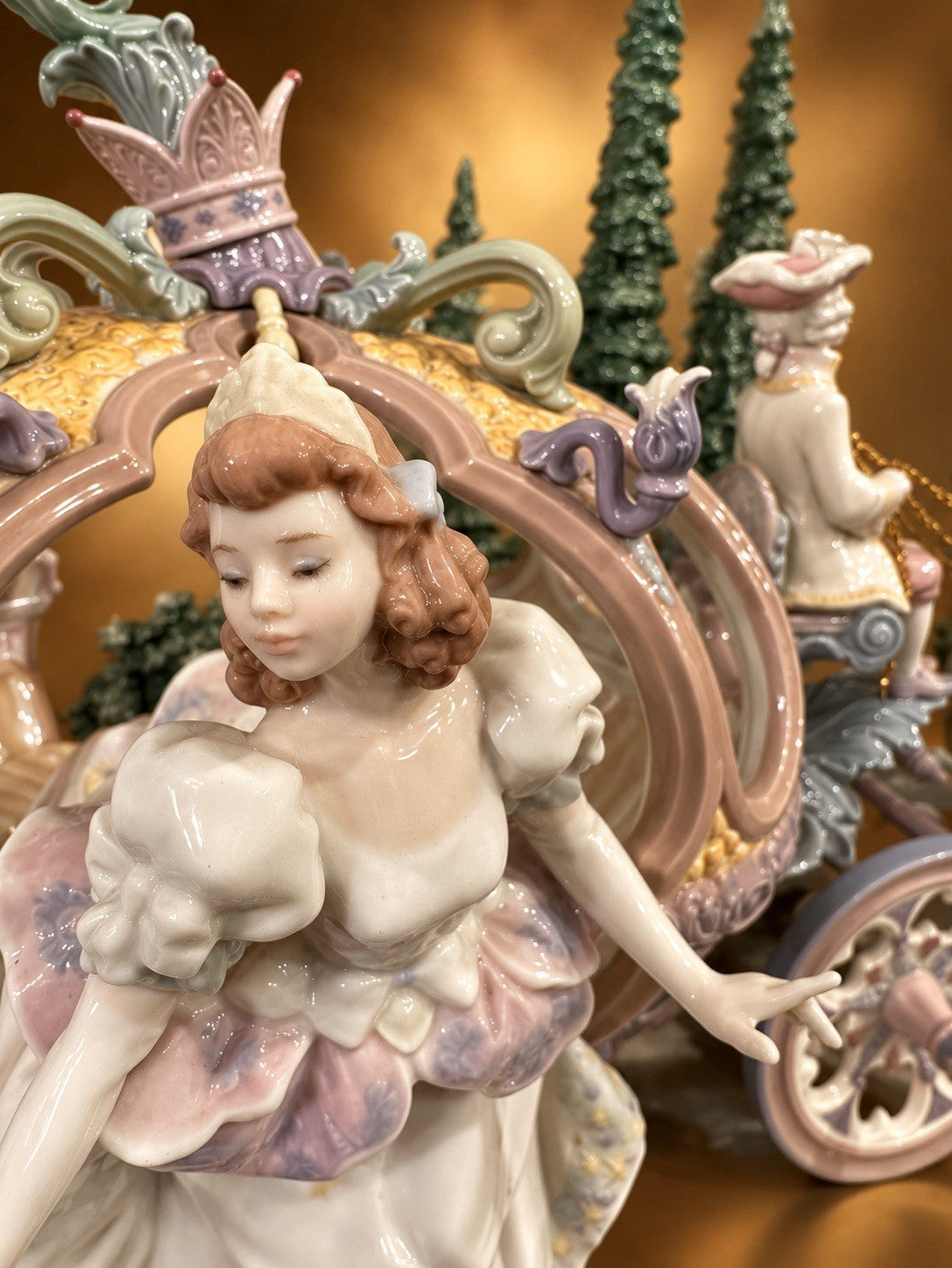 Lladró Cinderella’s Arrival #01001785 | Limited Edition | Porcelain Sculpture