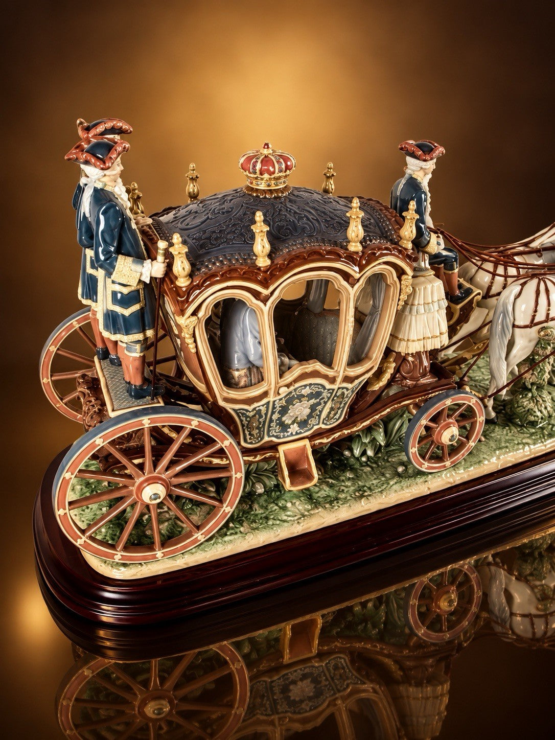 Lladró 18th Century Coach #01001485 | High Porcelain | Elite Limited Edition 500