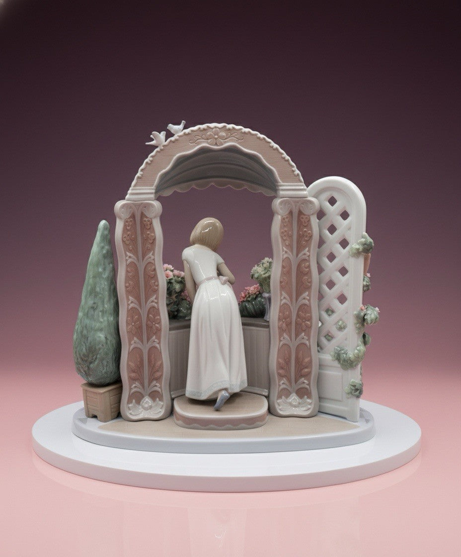 Lladro Romantic Feelings #8250 Large Floral. Ships Directly From Spain. NIB!