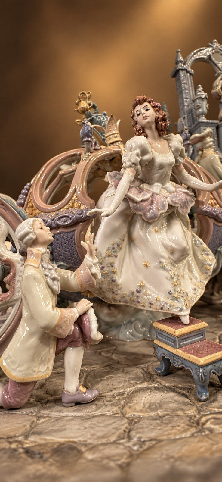 Lladró Cinderella’s Arrival #01001785 | Limited Edition | Porcelain Sculpture