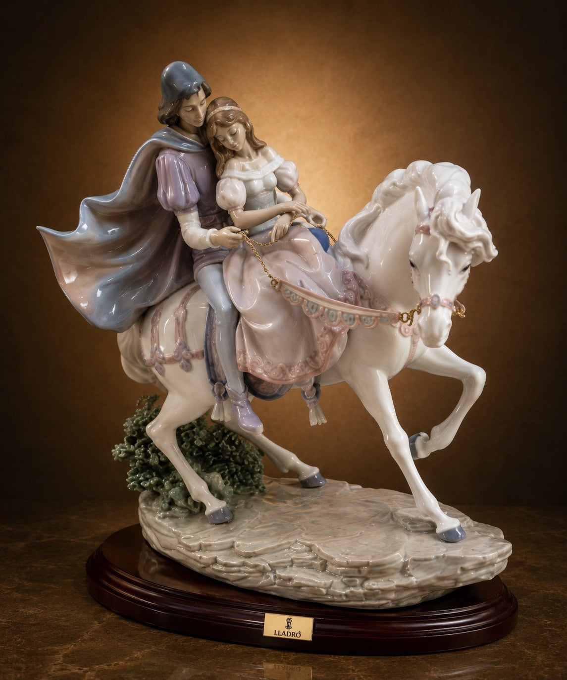 RARE RETIRED LLADRO LOVE STORY #5991 | SNOW WHITE & PRINCE | BOX, BASE & COA.
