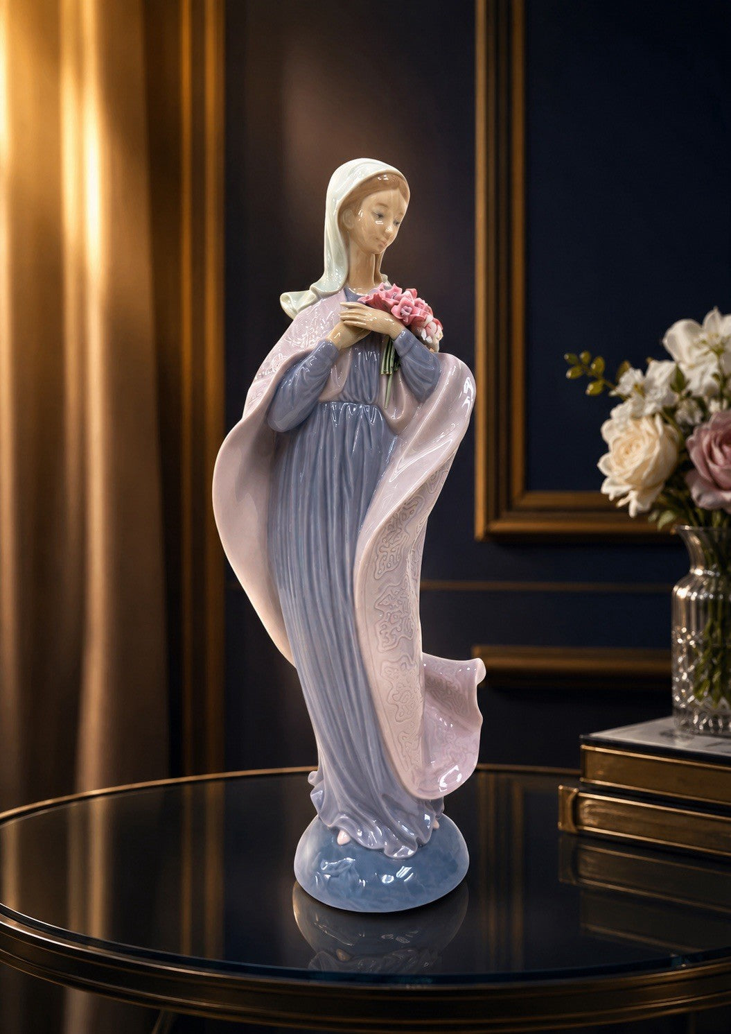 MADONNA WITH FLOWERS LLADRÓ Item #01005171. Beautiful Condition.
