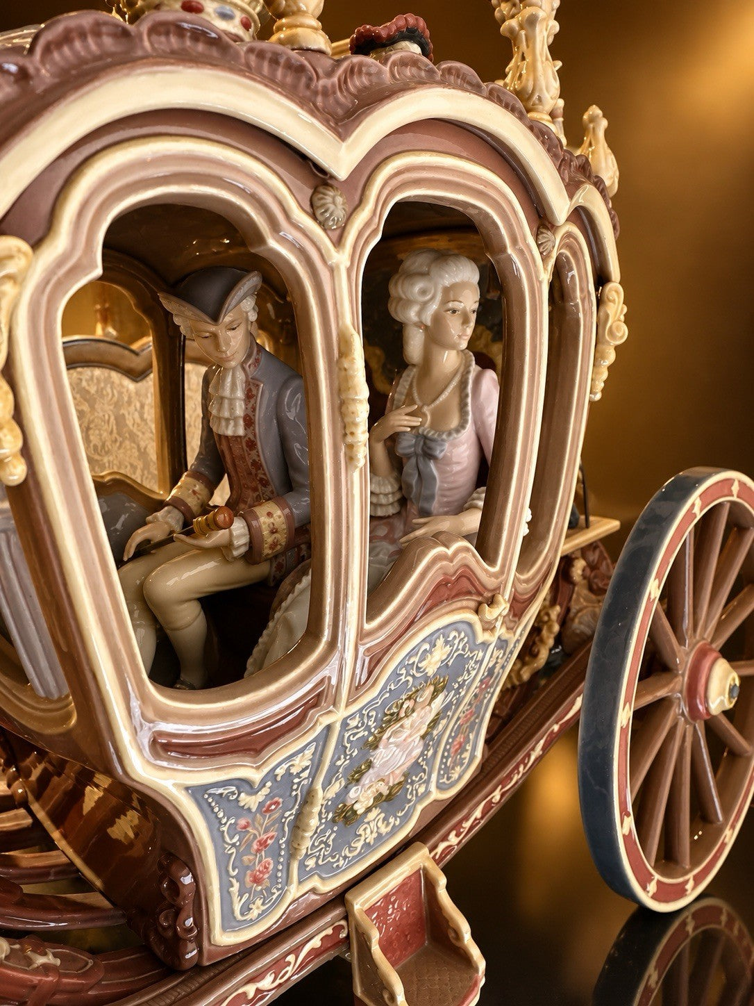 Lladró 18th Century Coach #01001485 | High Porcelain | Elite Limited Edition 500